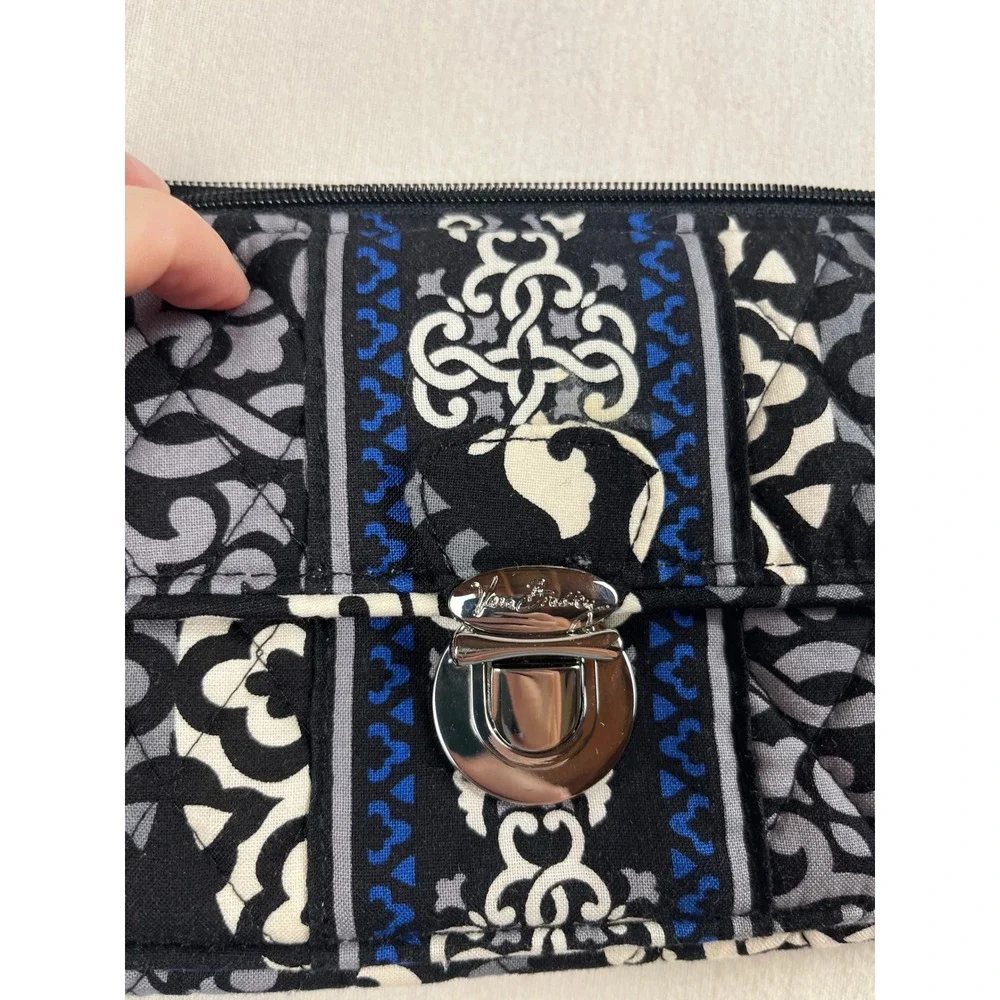 Vera Bradley All In One Crossbody Wristlet Night and Day Indigo Quilted Bag